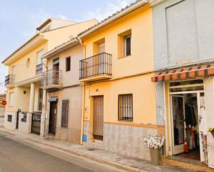 Vista exterior de Casa adosada en venda en Casinos amb Terrassa i Balcó