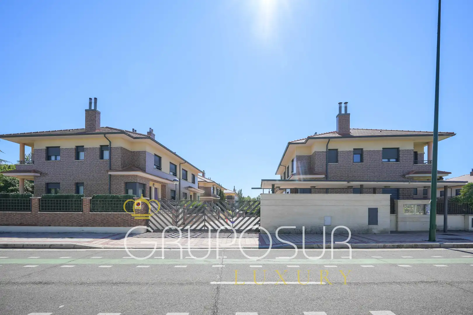 Vista exterior de Casa adosada en venda en Valladolid amb Aire condicionat, Calefacció i Jardí privat