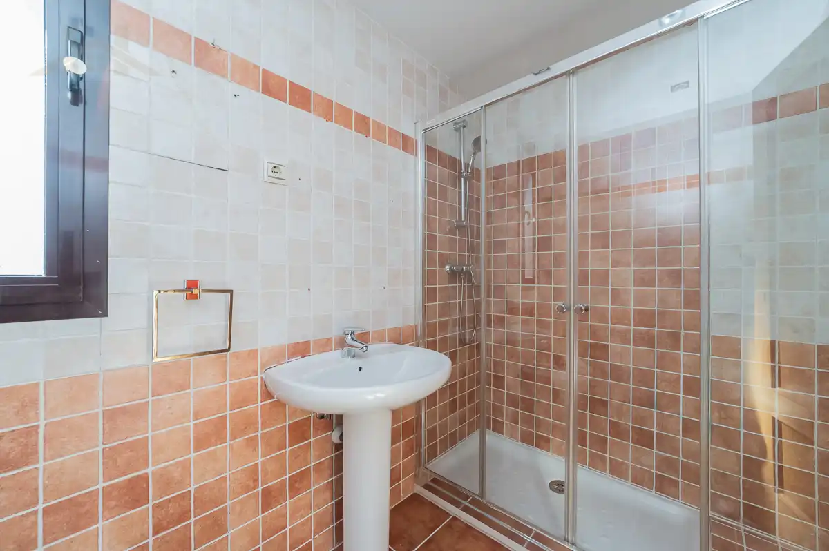 Baño de Ático en venta en Arroyomolinos (Madrid) con Aire acondicionado, Calefacción y Jardín privado