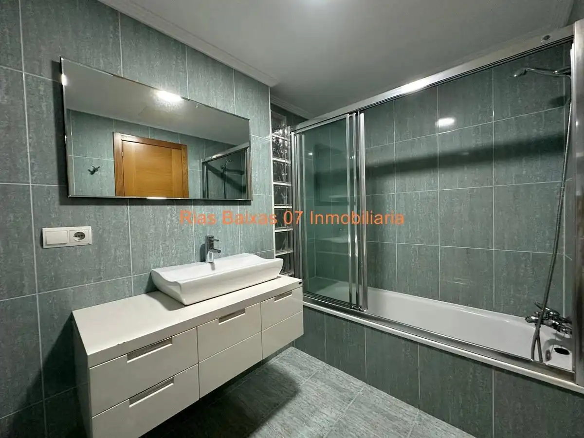 Baño de Piso en venta en Vigo  con Calefacción y Balcón