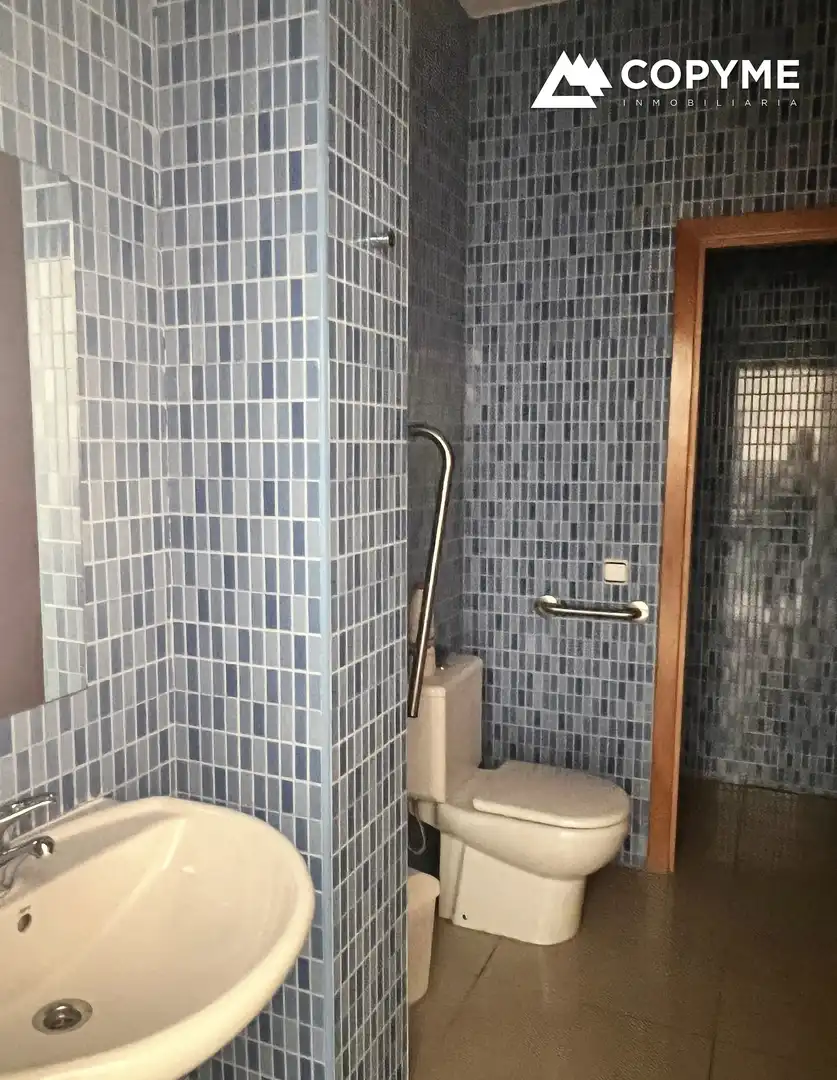 Bany de Local de lloguer en Gerindote amb Aire condicionat