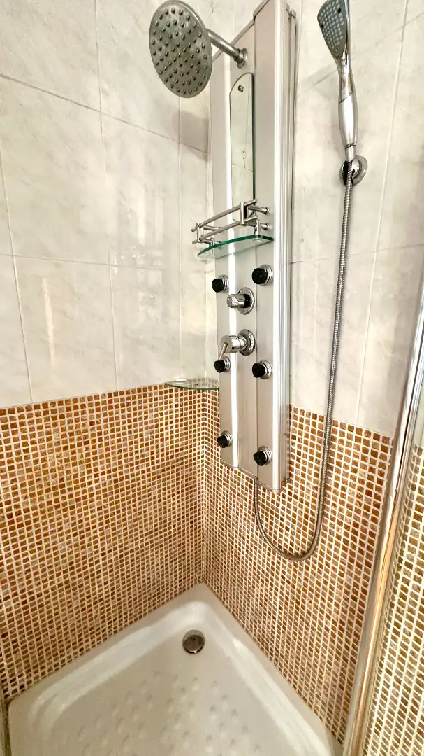 Baño de Casa adosada en venta en Ripollet con Aire acondicionado, Calefacción y Terraza