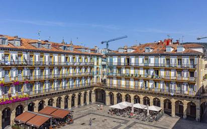 Vista exterior de Pis en venda en Donostia - San Sebastián  amb Balcó