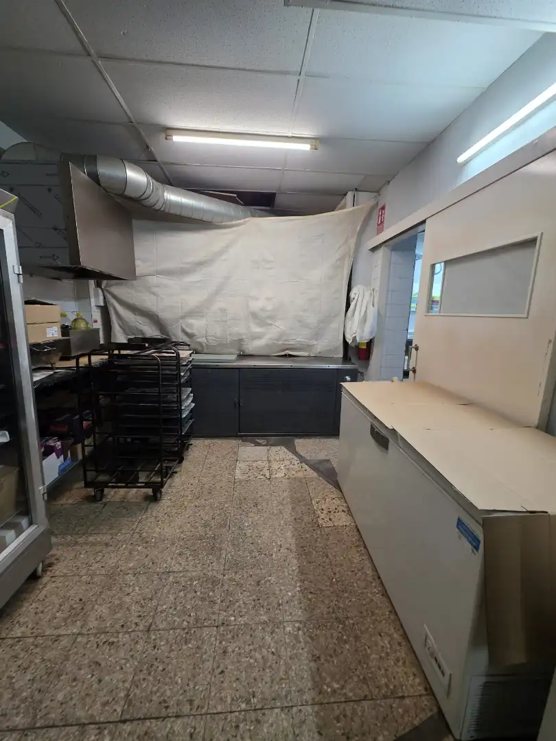 Business premises for transfer in Carrer Font de la Via 1, imagen 6