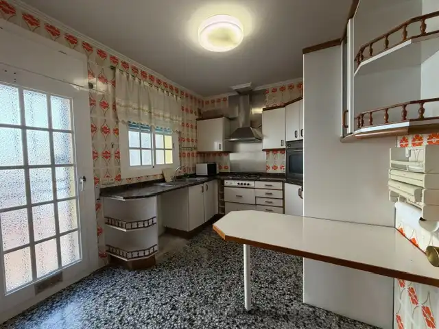 Cocina de Casa adosada en venta en Premià de Mar con Aire acondicionado, Calefacción y Jardín privado