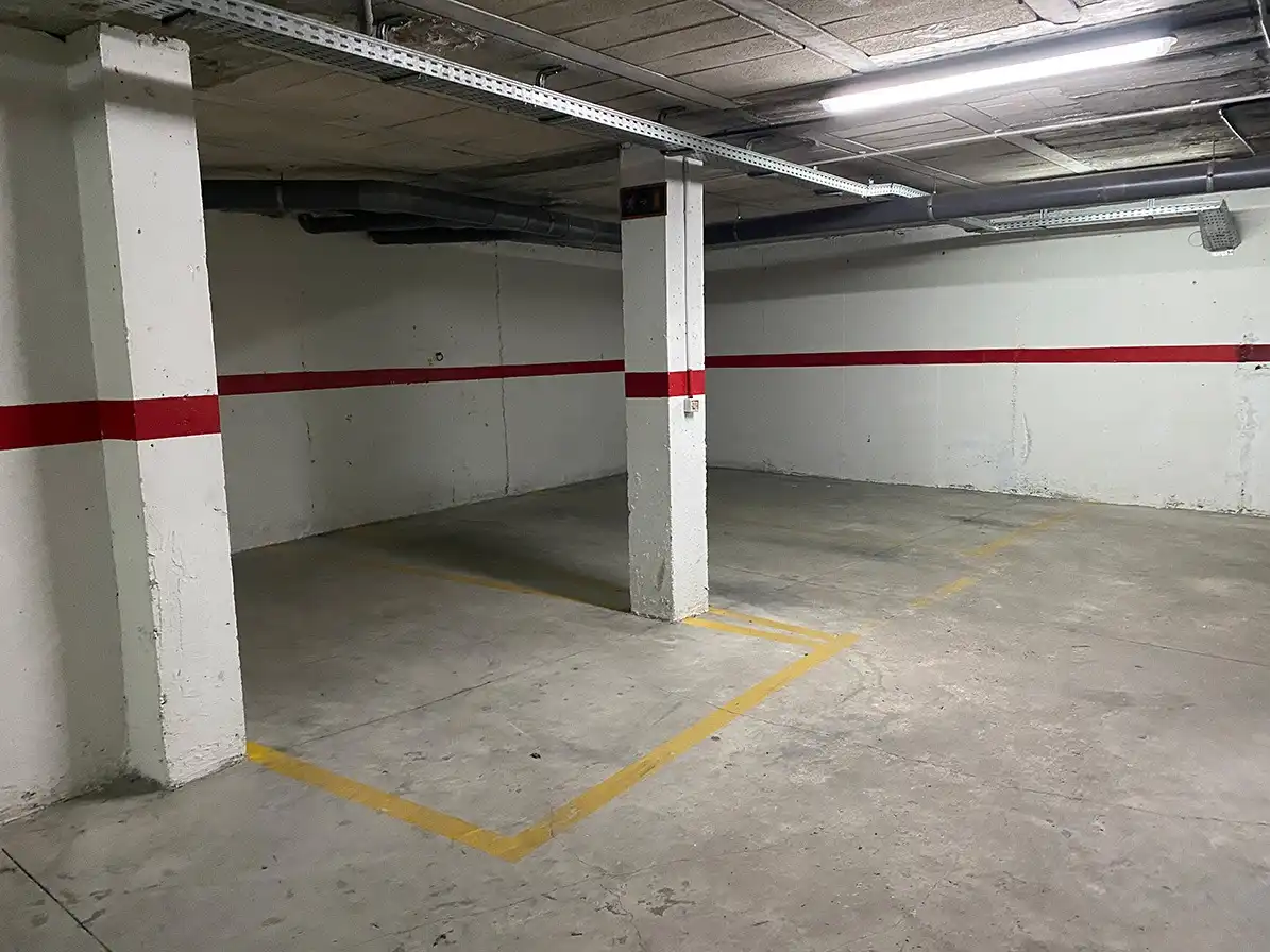 Parking de Dúplex de alquiler en La Algaba con Terraza y Amueblado