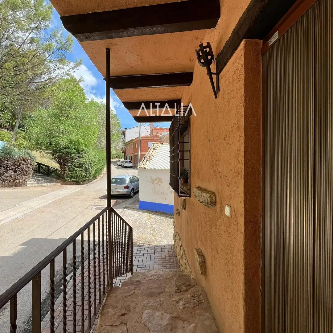 Vista exterior de Casa o chalet en venta en Villar de Olalla con Terraza y Amueblado