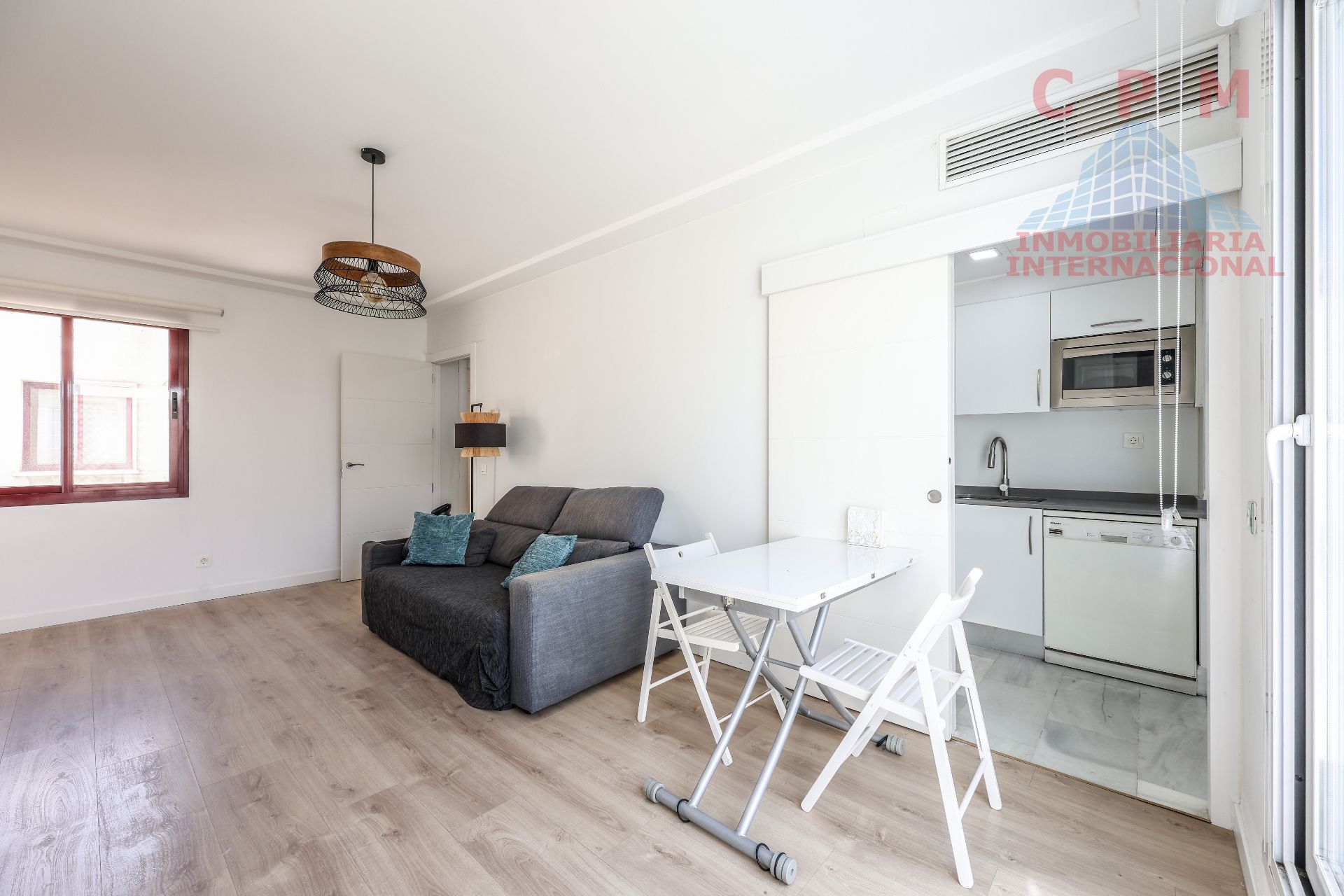 Living room of Attic to rent in  Madrid Capital  with Air Conditioner, Heating and Parquet flooring