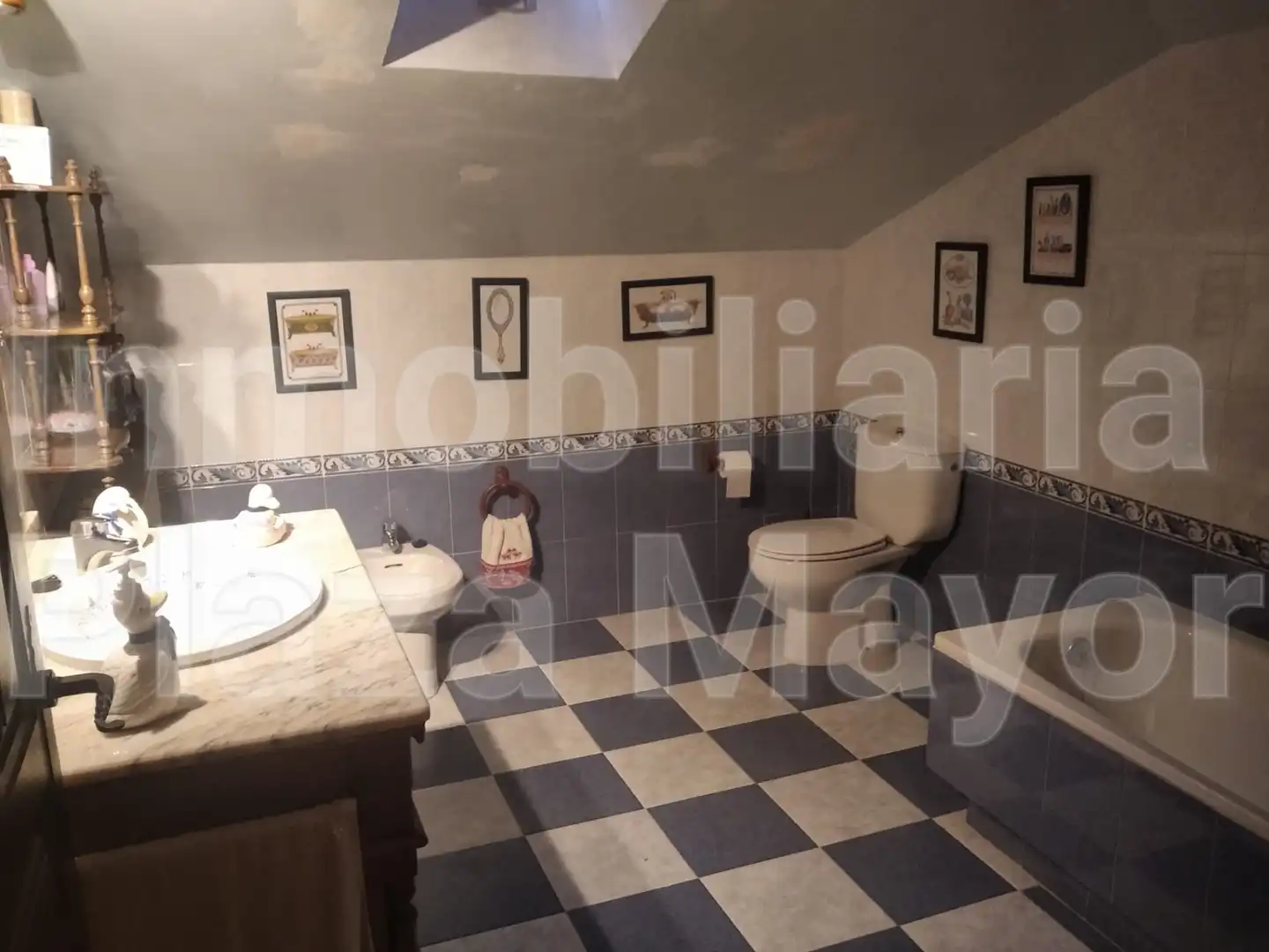 Bany de Casa o xalet en venda en Morille amb Jardí privat, Terrassa i Moblat