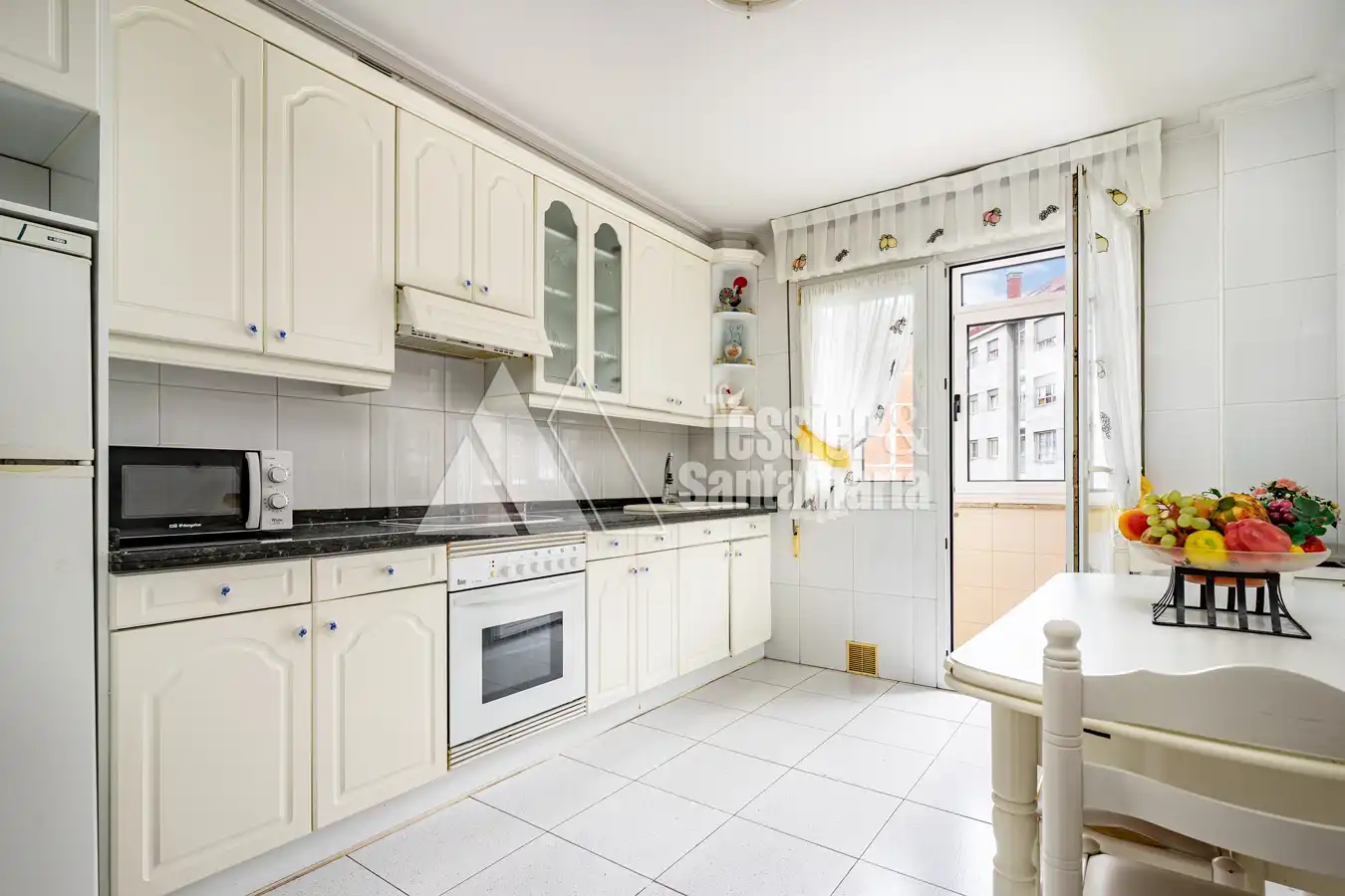 Cocina de Piso en venta en Gijón  con Calefacción, Trastero y Amueblado