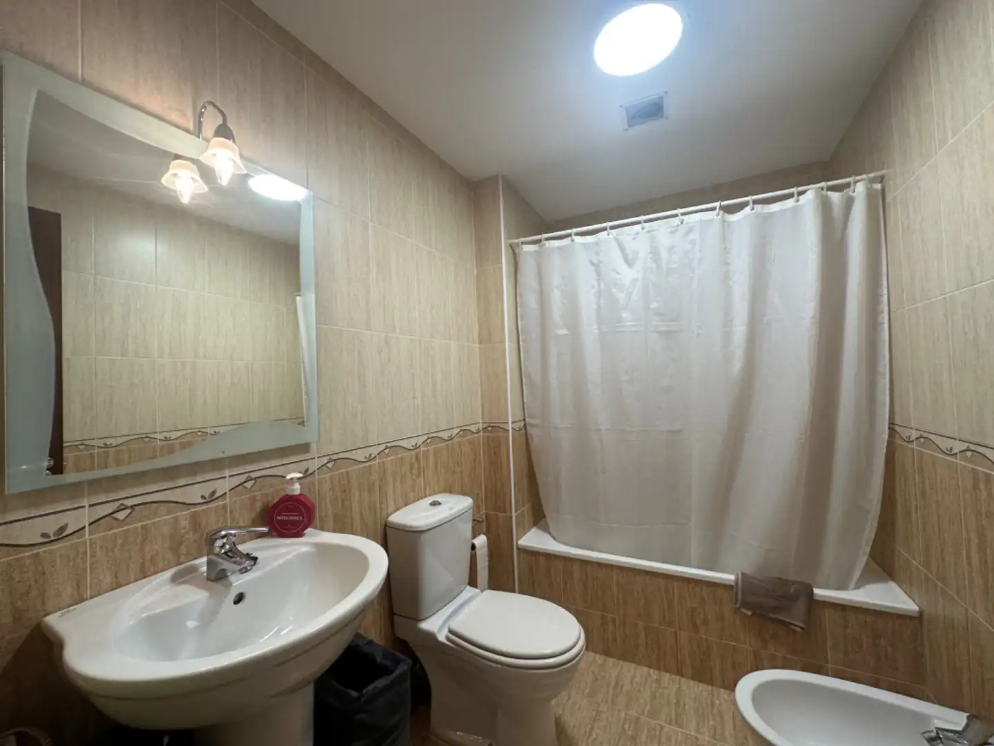 Baño de Apartamento de alquiler en Ribeira con Amueblado