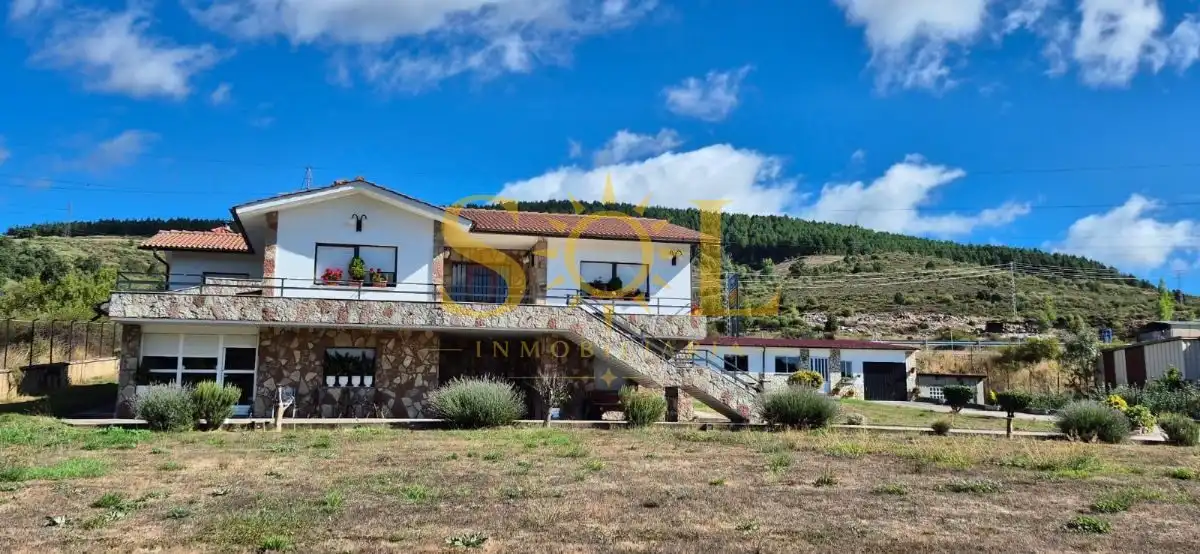 Vista exterior de Casa o chalet en venta en Carrocera con Calefacción, Jardín privado y Terraza