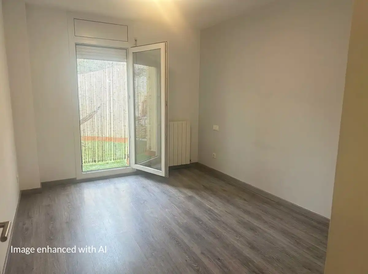 Bedroom of Flat for sale in Girona  with Air Conditioner, Heating and Parquet flooring
