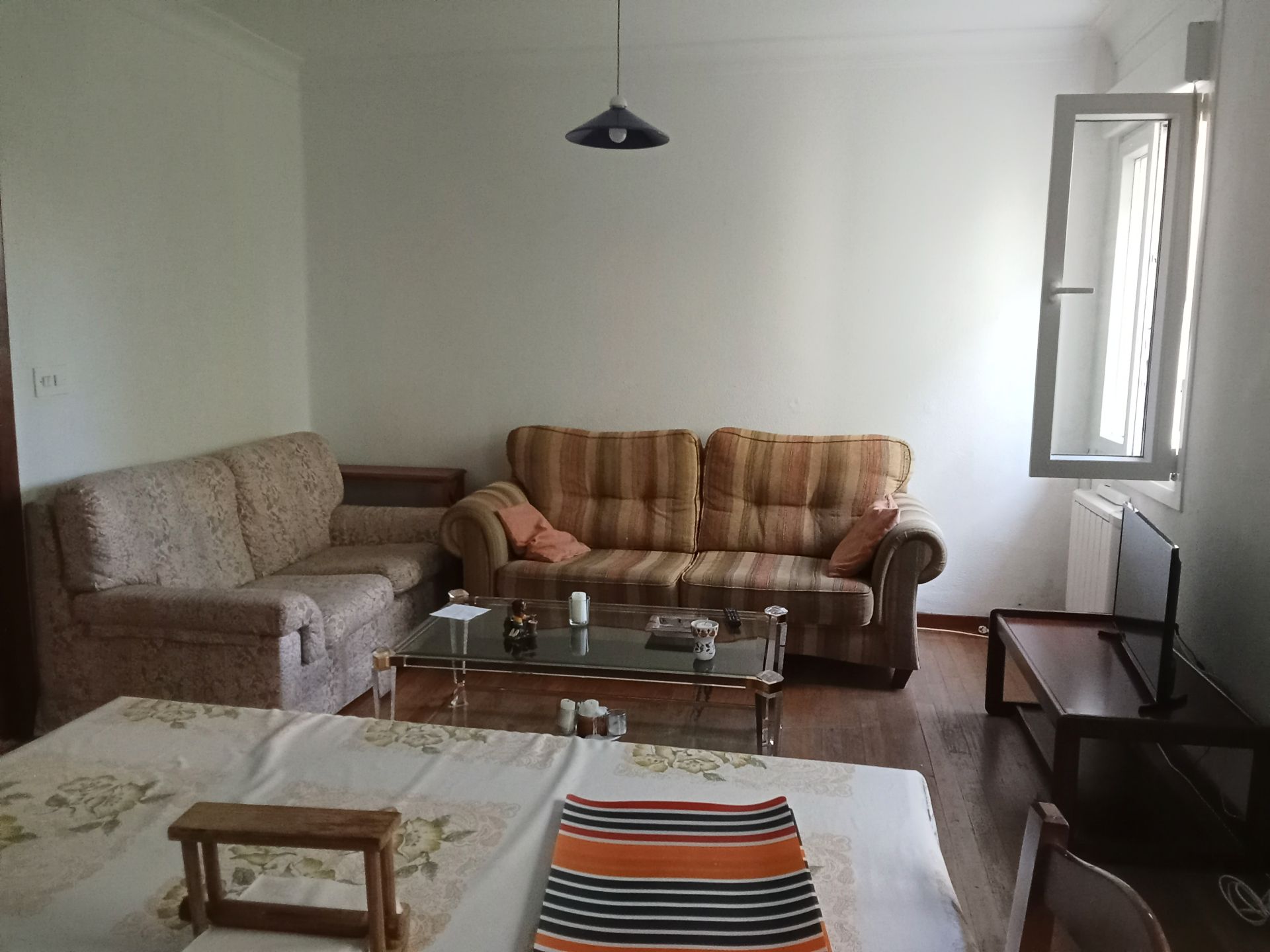 Sala d'estar de Pis de lloguer en Ferrol amb Calefacció, Parquet i Moblat