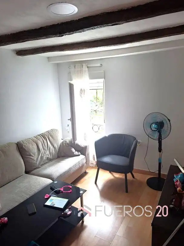 Sala de estar de Apartamento en venta en Barakaldo  con Calefacción, Trastero y Amueblado