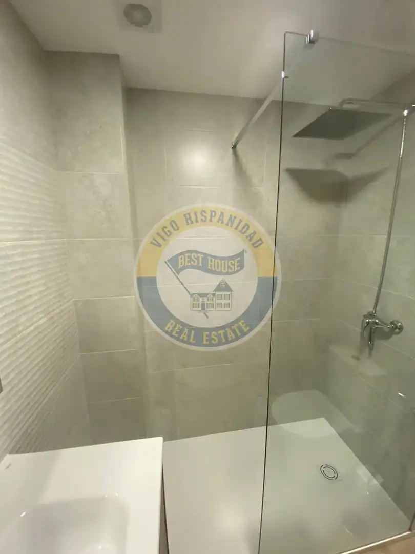 Bathroom of Flat for rent in Vigo   with Heating, Parquet flooring and Furnished
