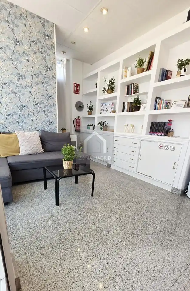 Sala d'estar de Planta baixa per a compartir en Madrid amb Aire condicionat i Moblat