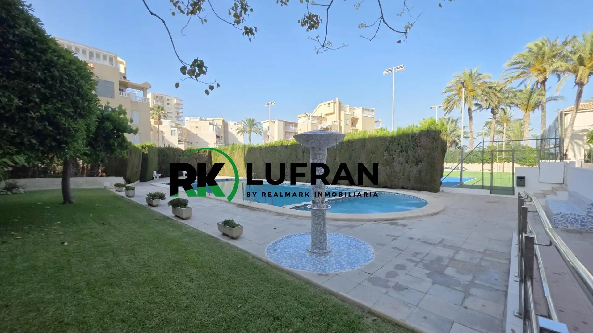 Schwimmbecken von Wohnung zum Verkauf in El Campello mit Klimaanlage, Privatgarten und Terrasse