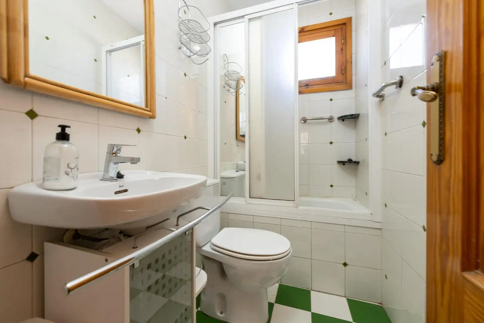Baño de Casa adosada en venta en Granada con Calefacción, Jardín privado y Terraza