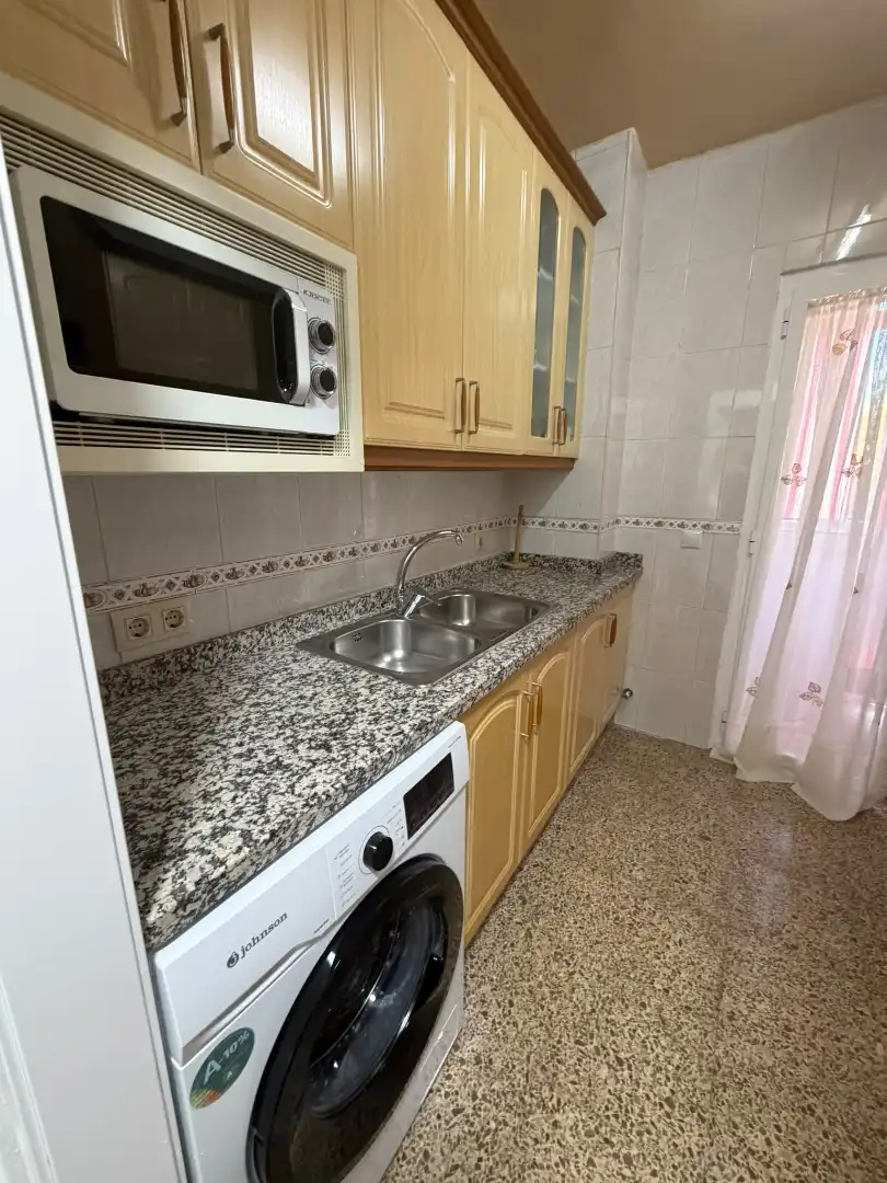 Flat with terrace to rent in Calle Santa María del Valle 17, imagen 2