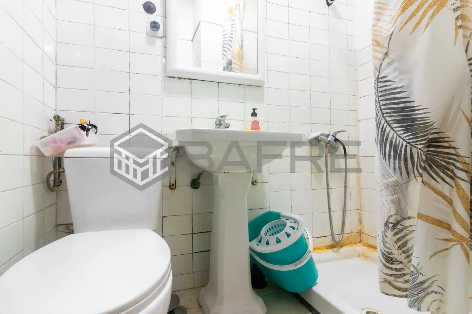 Bathroom of Flat for sale in Madrid