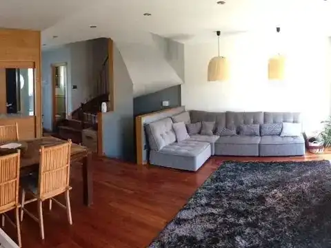 Sala d'estar de Pis de lloguer en Nigrán amb Jardí privat, Parquet i Moblat