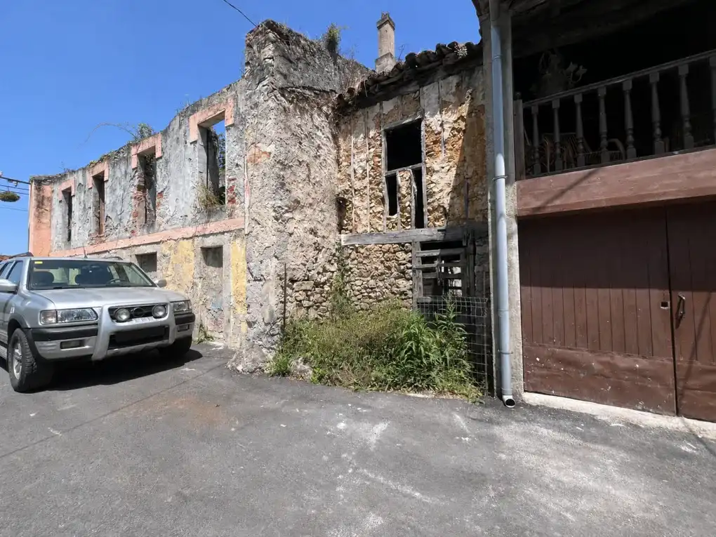 Vista exterior de Casa adosada en venda en Llanes amb Jardí privat