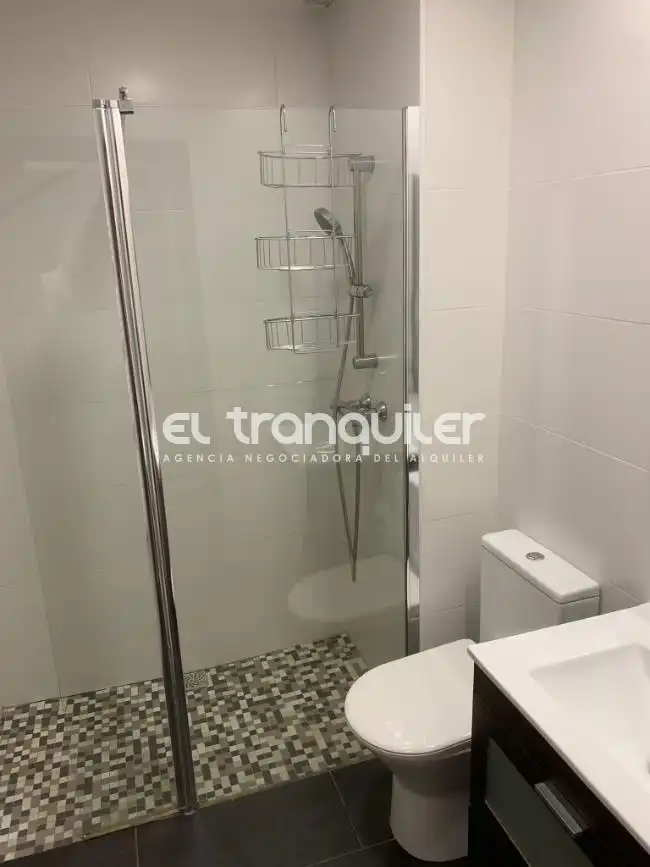 Badezimmer von Wohnung zur Miete in Madrid mit Terrasse, Möbliert und Waschmaschine