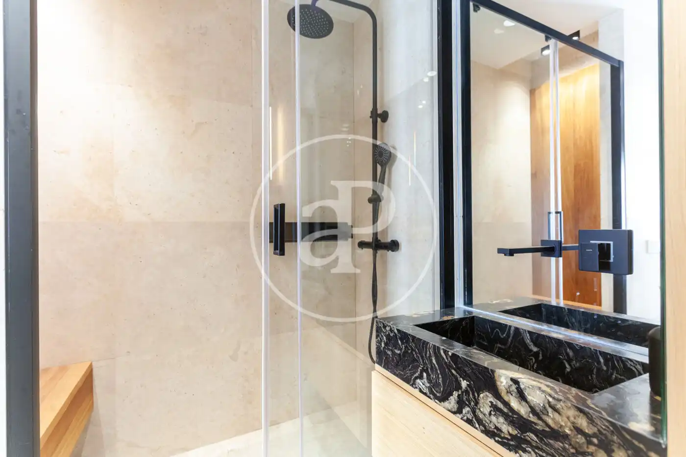 Bathroom of Flat for sale in Madrid  with Air Conditioner, Heating and Terrace
