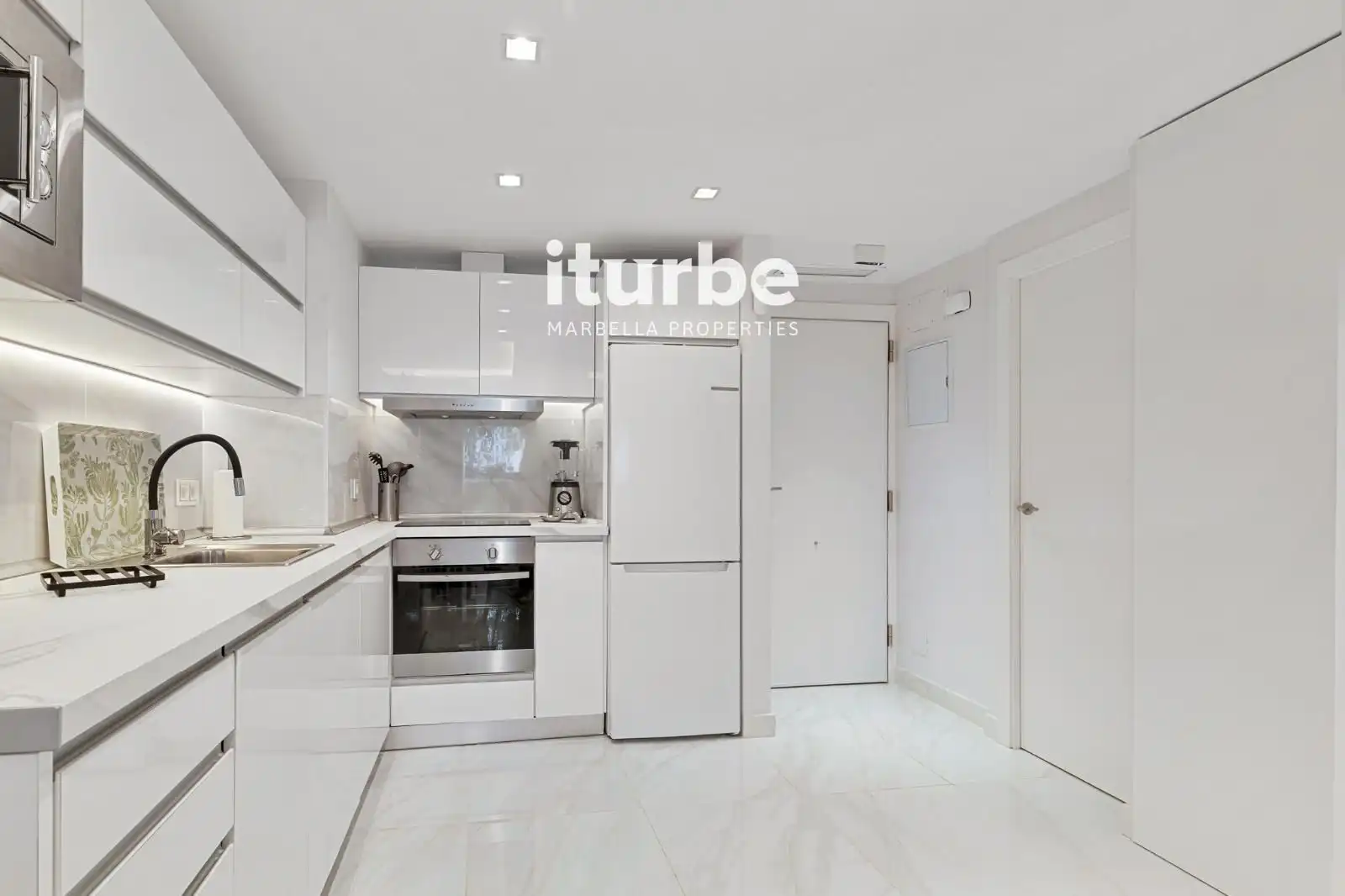 Cocina de Piso en venta en Marbella con Aire acondicionado y Alarma