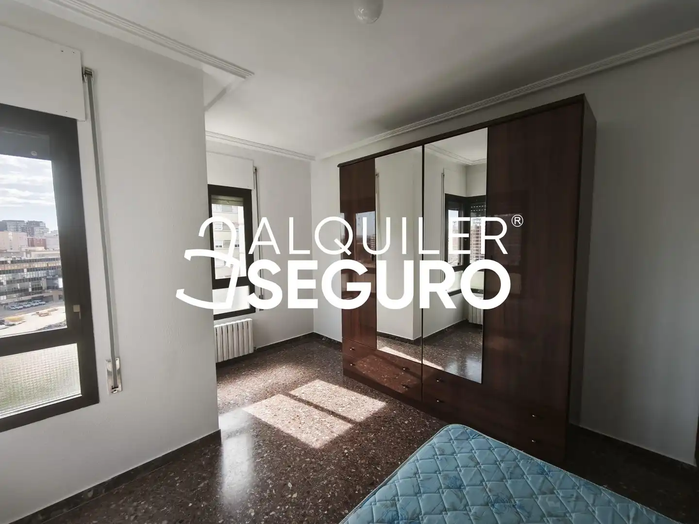 Habitación de Piso de alquiler en Zaragoza con Calefacción, Terraza y Trastero