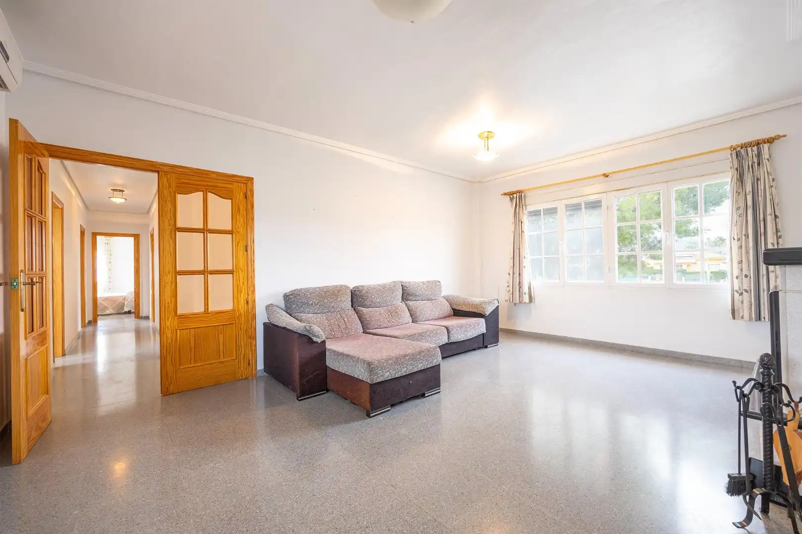 Sala d'estar de Casa o xalet en venda en Orihuela amb Aire condicionat, Jardí privat i Terrassa