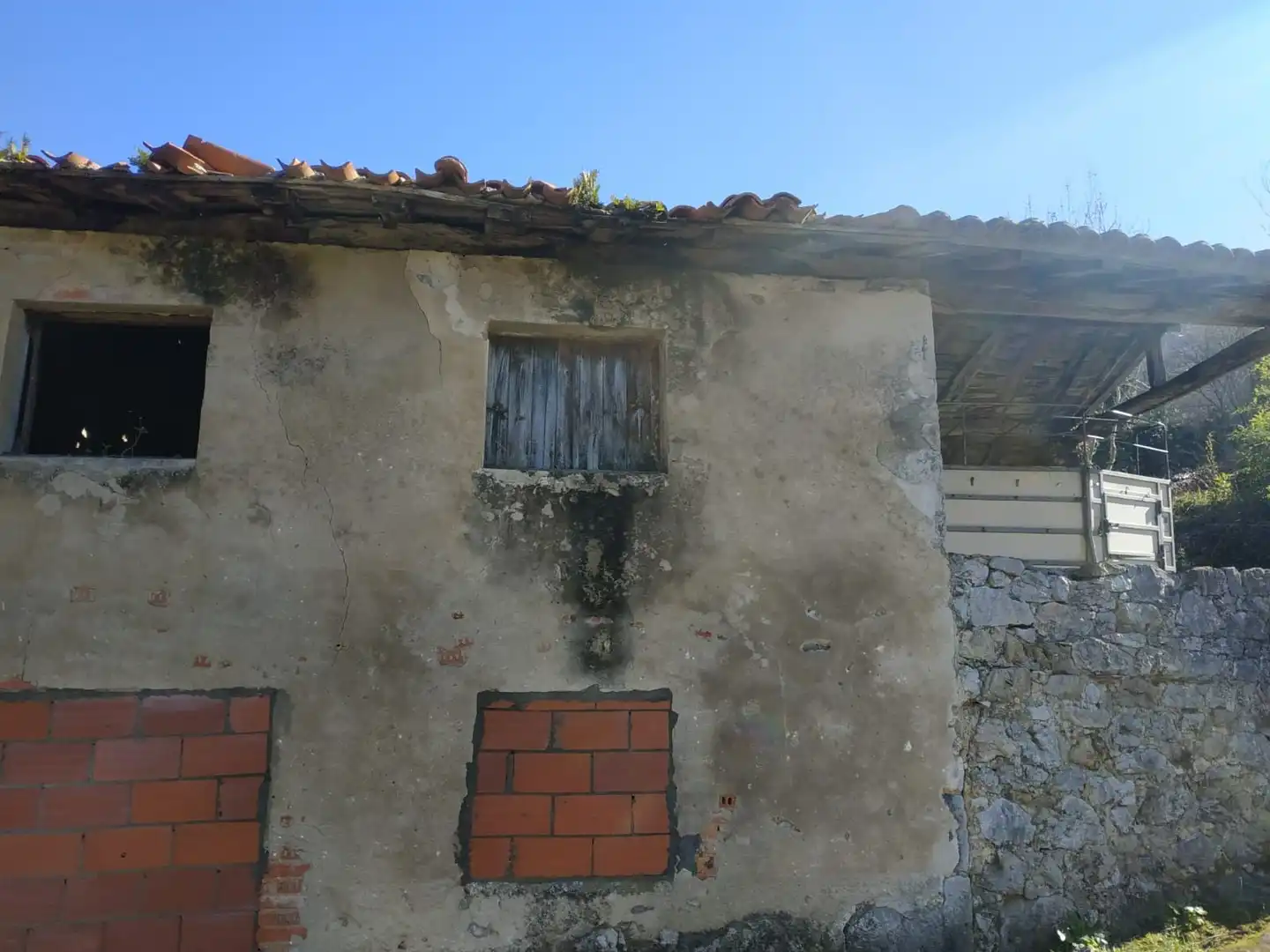 Vista exterior de Casa o chalet en venta en Parres con Piscina
