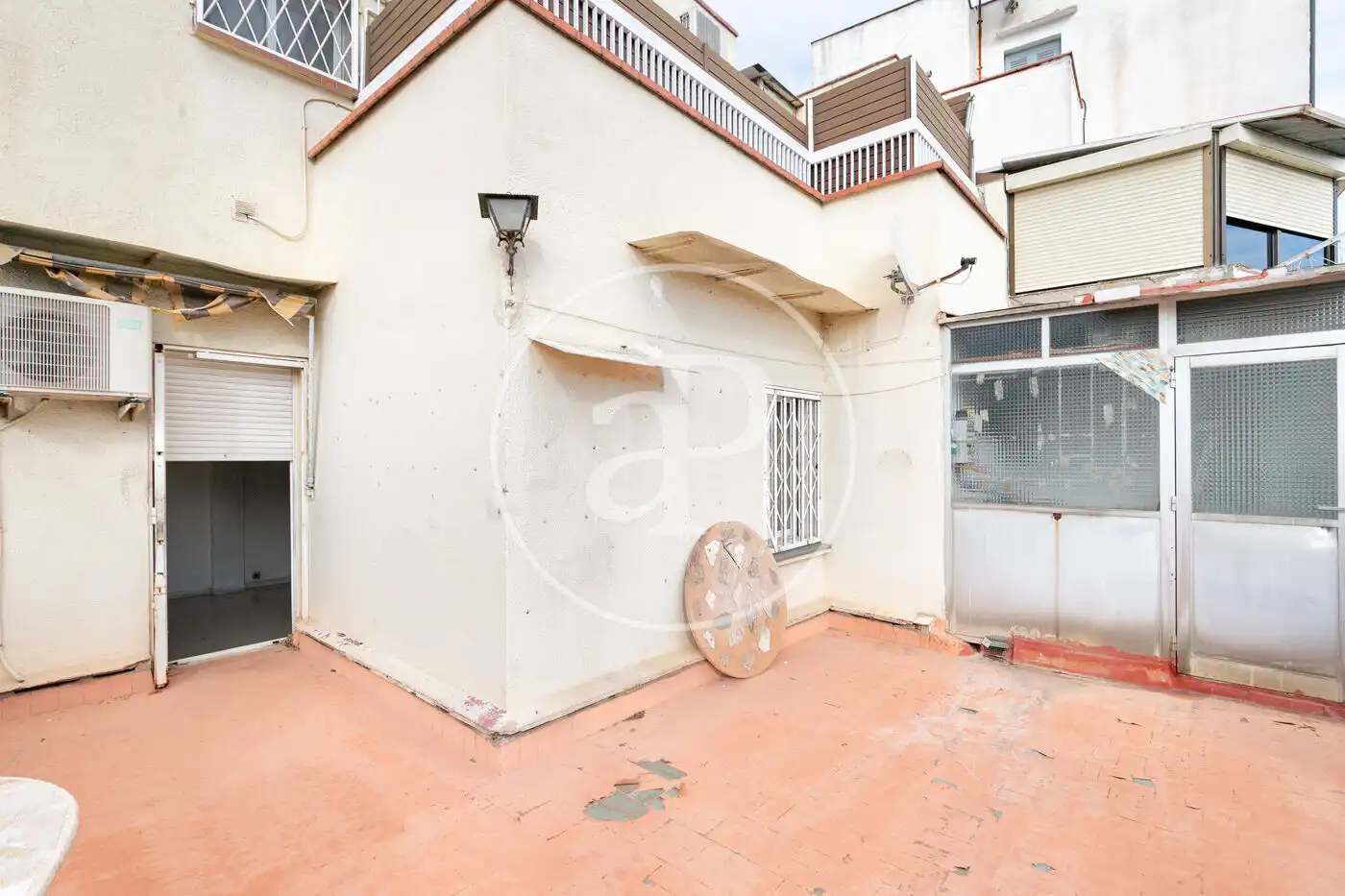 Vista exterior de Ático en venta en L'Hospitalet de Llobregat con Calefacción, Terraza y Trastero