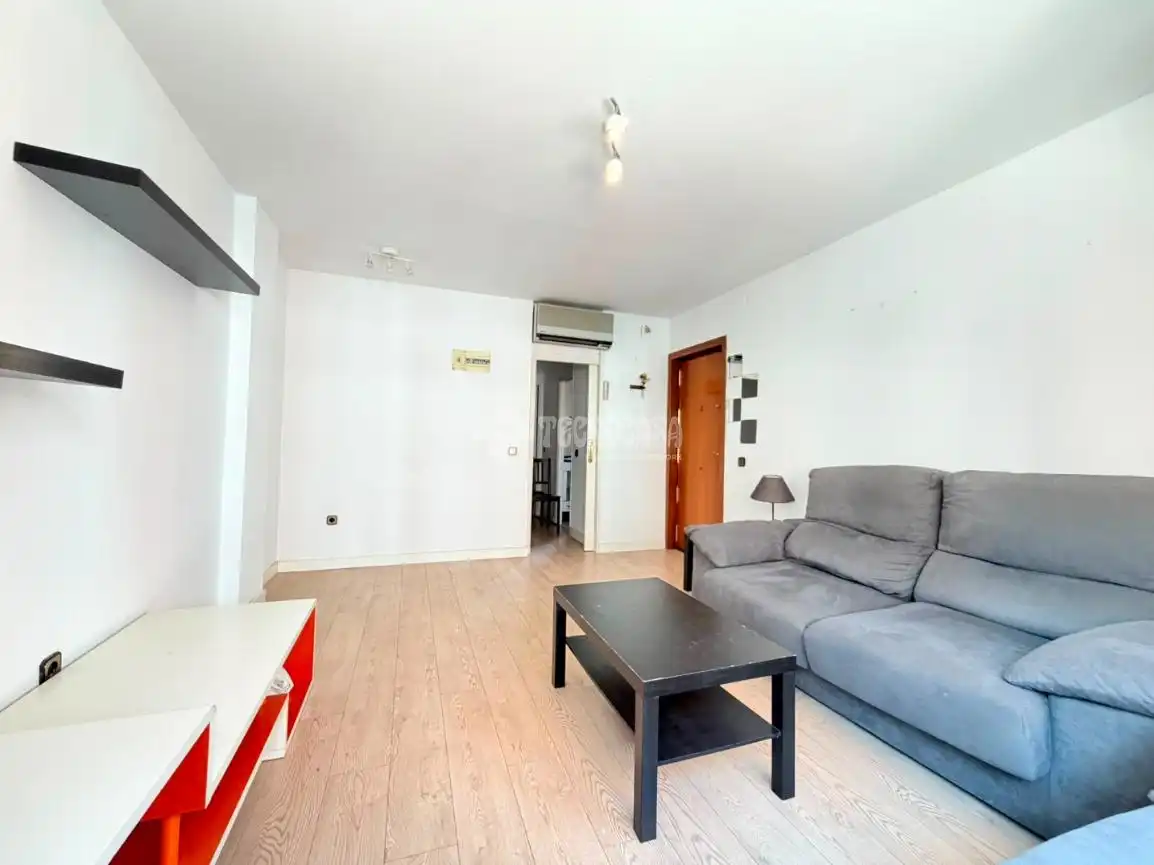 Vista exterior de Piso en venta en Madrid con Aire acondicionado y Amueblado