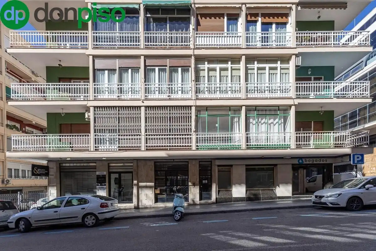Außenansicht von Wohnung zum Verkauf in Granada
