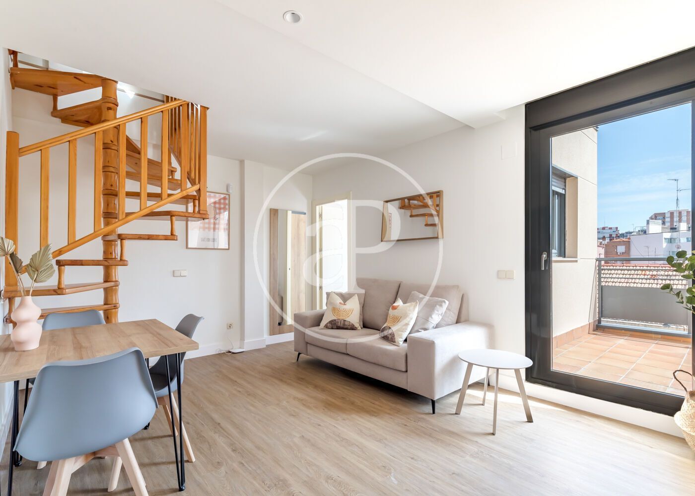 Living room of Flat to rent in  Madrid Capital  with Air Conditioner, Heating and Furnished