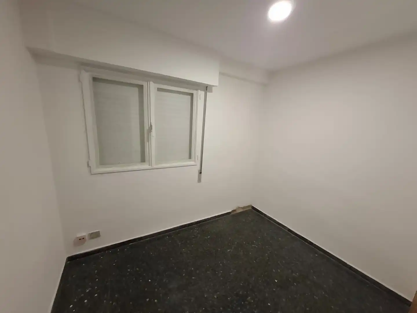 Flat for rent in Valencia  with Air Conditioner, Private garden and Balcony
