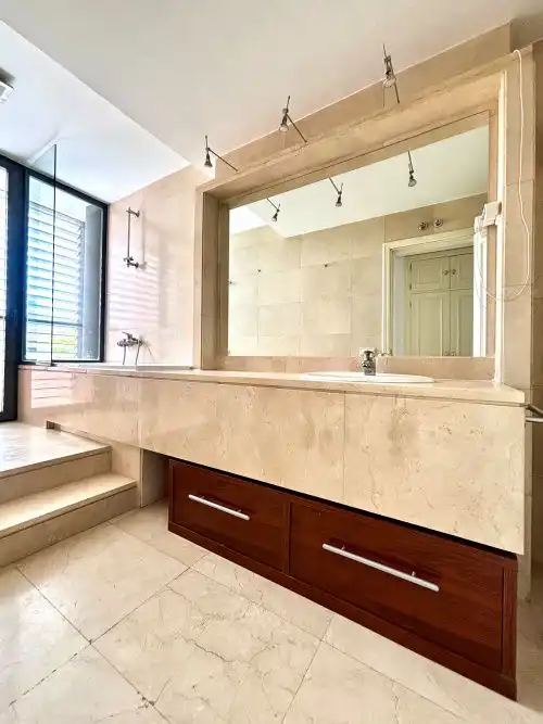 Badezimmer von Wohnung zur Miete in Madrid mit Heizung, Parkett und Terrasse