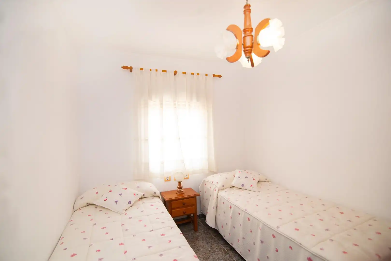 Habitación de Casa o chalet en venta en Chiclana de la Frontera con Aire acondicionado, Jardín privado y Trastero
