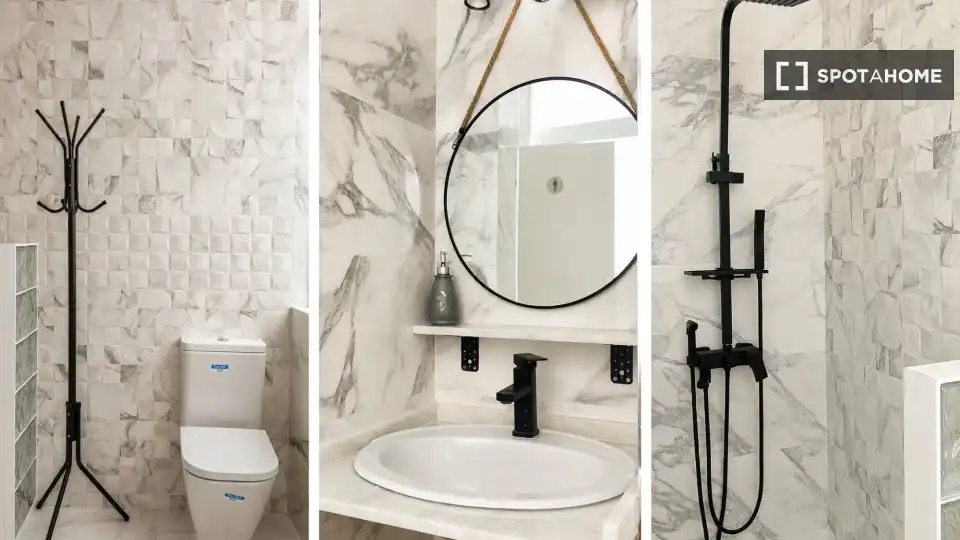 Bathroom of Flat for share in Alameda - Mentidero - Teatro Falla