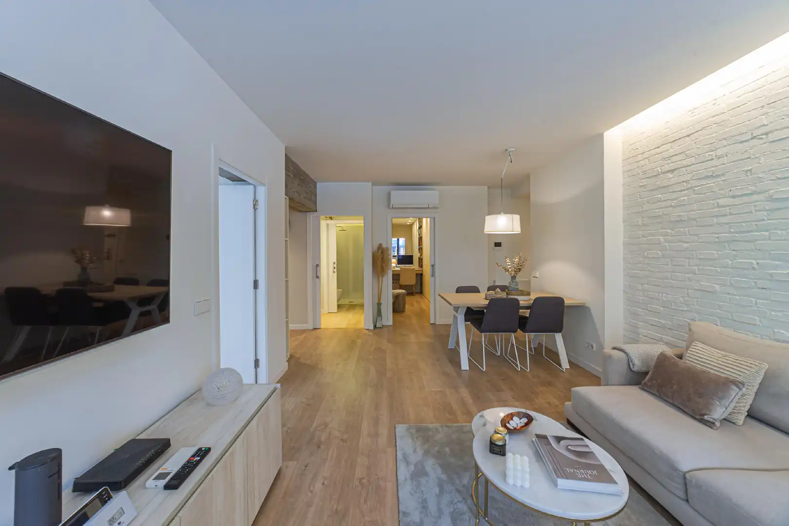 Wohnzimmer von Wohnung zum Verkauf in Barcelona mit Klimaanlage, Heizung und Parkett