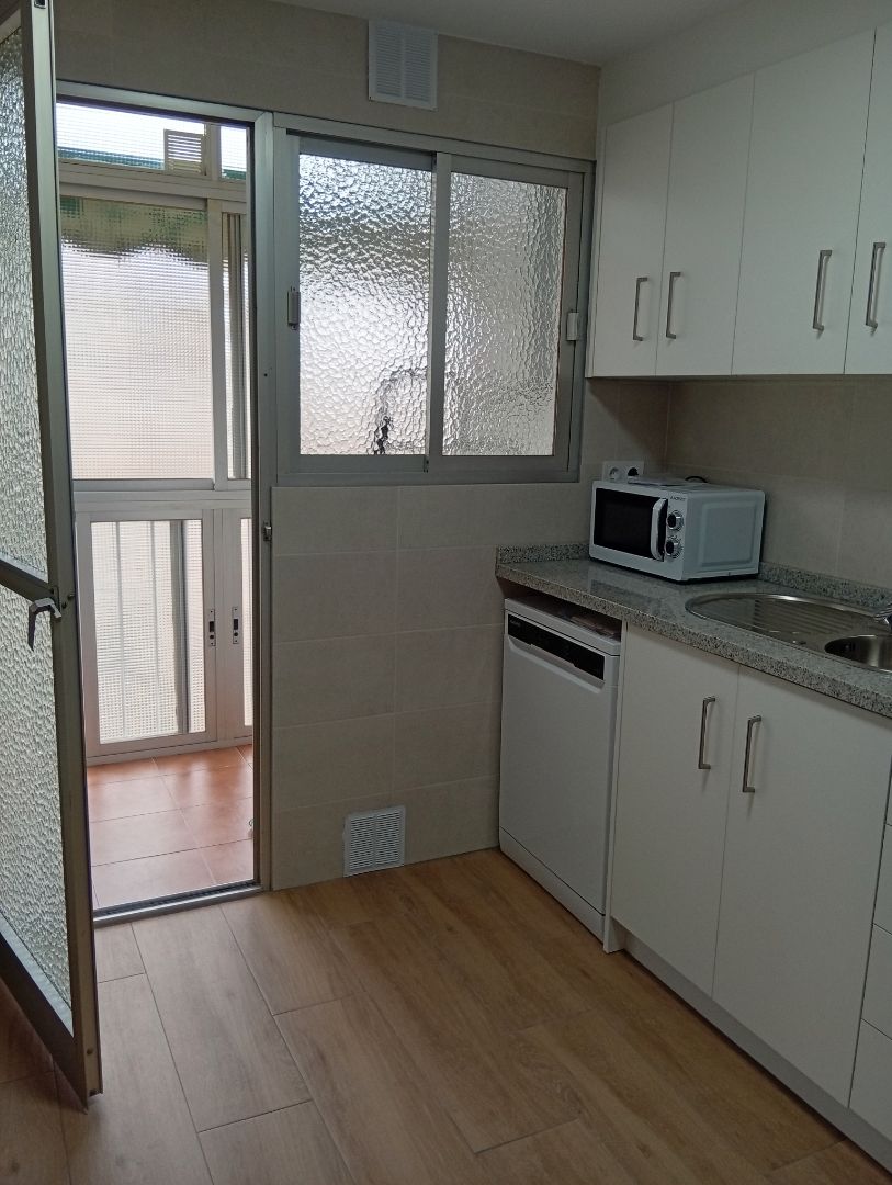 Kitchen of Flat to rent in  Granada Capital  with Furnished, Oven and Washing machine