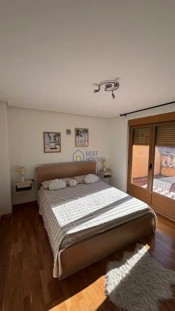 Dormitori de Casa adosada en venda en Sariegos amb Calefacció, Parquet i Terrassa