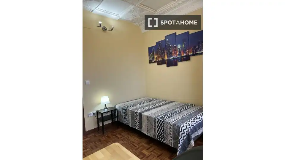 Habitación de Piso de alquiler en Alcalá de Henares con Aire acondicionado, Calefacción y Amueblado