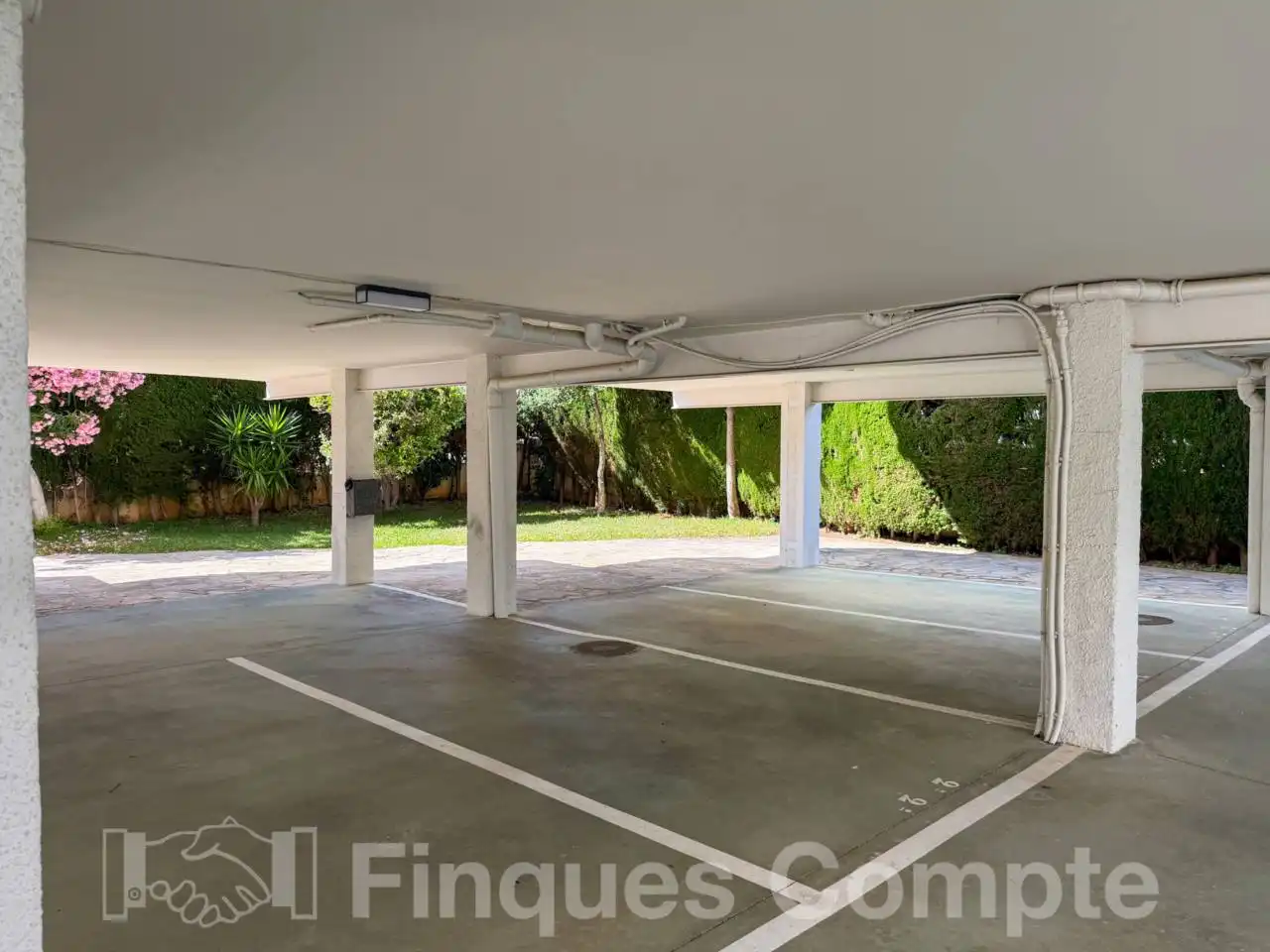 Aparcament de Apartament en venda en Roda de Berà amb Terrassa i Moblat