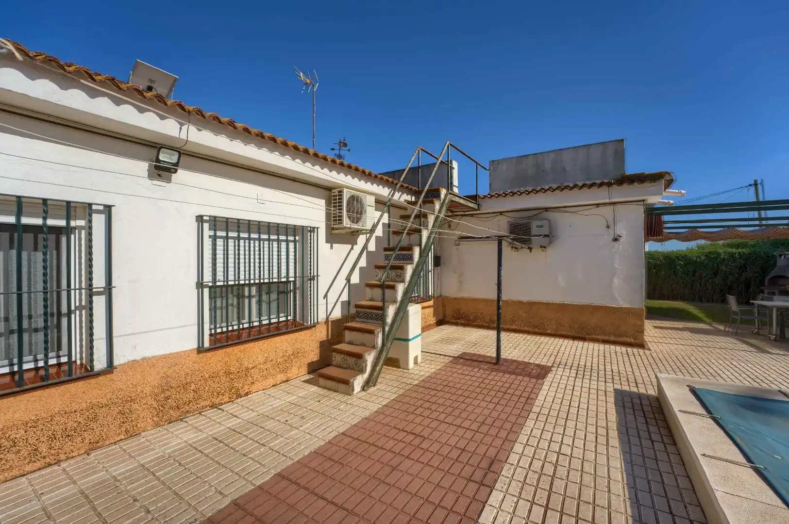 Exterior view of Houses for sale in Palomares del Río  with Air Conditioner, Heating and Private garden