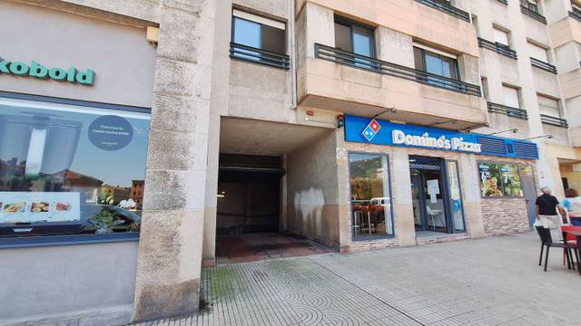 Garaje en Alquiler en Milán - Pumarín