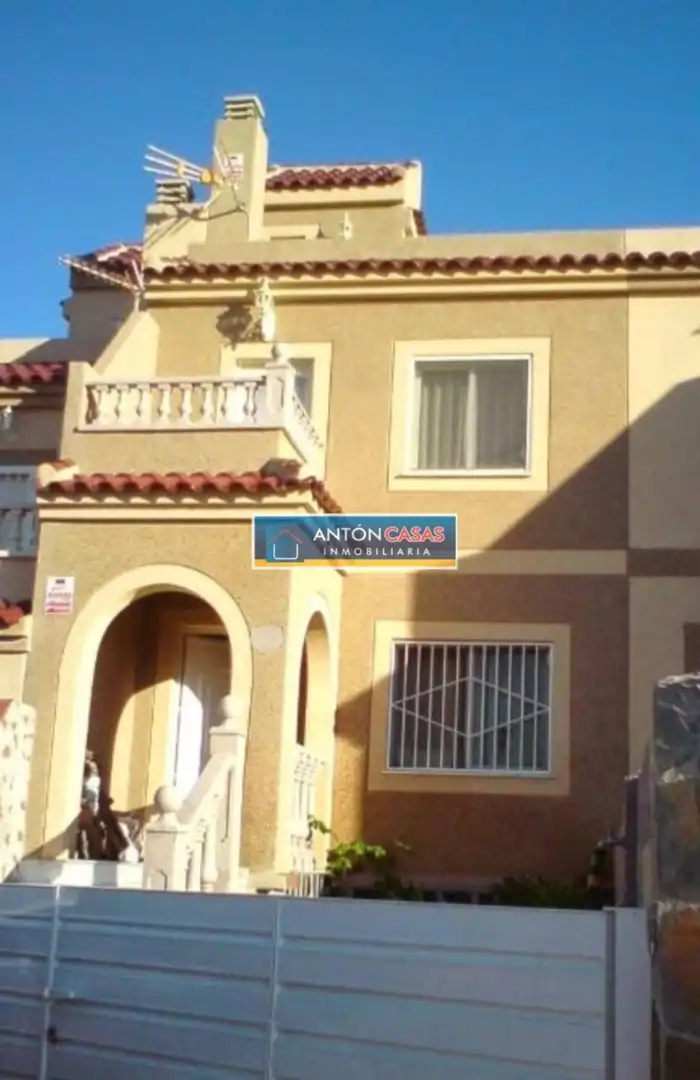 Adosado con terraza en venta en Monforte del Cid