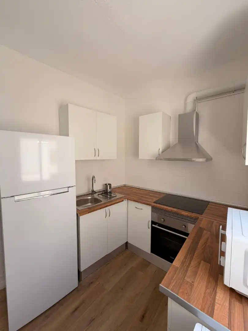 Cocina de Piso para compartir en Murcia con Amueblado, Horno y Lavadora